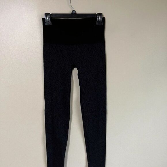 Assets Red Hot Label by spanx large leggings - Picture 4 of 4